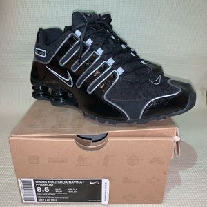 WMNS NIKE SHOX NAVINA+ PREMIUM 8.5
